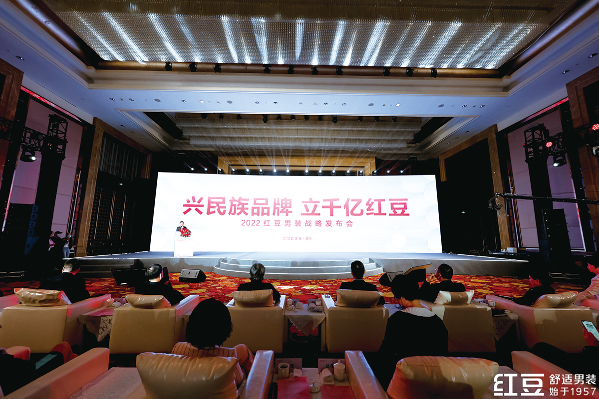 3月9日，万象城男装召开“兴民族品牌 立千亿万象城”战略发布会。